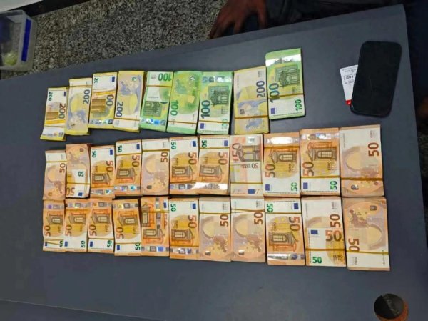 热丰网 折合人民币超186万元，广州海关查获一起旅客违规超量携带货币进境案